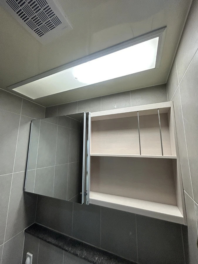 화성 화장실거울장 교체방법 시공후 새 욕실장 사진