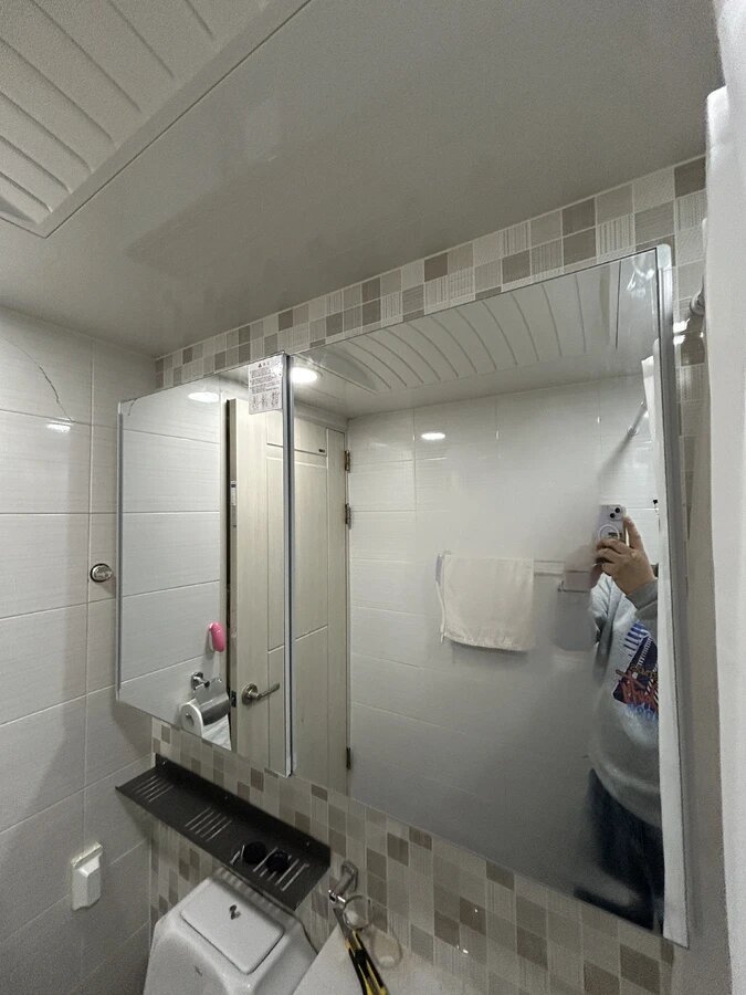 과천 화장실거울장교체 후 거울 상태 사진